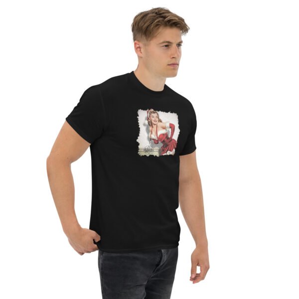 t-shirt exclusif représentant une pin-up des années 1950 habillée en Père Noël