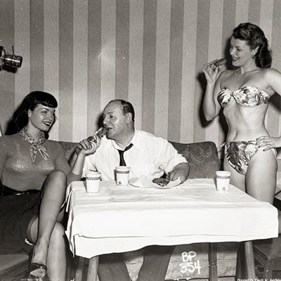 Irving Klaw et sa Muse, Bettie Page 3 Irving Klaw bettie page