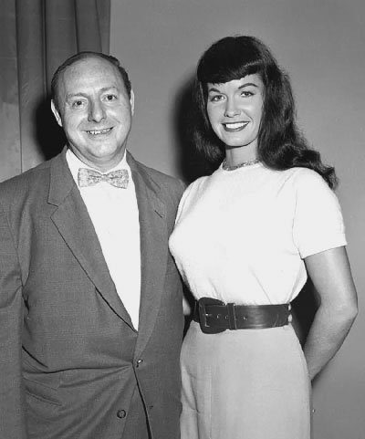 Irving Klaw et sa Muse, Bettie Page 1 Irving Klaw